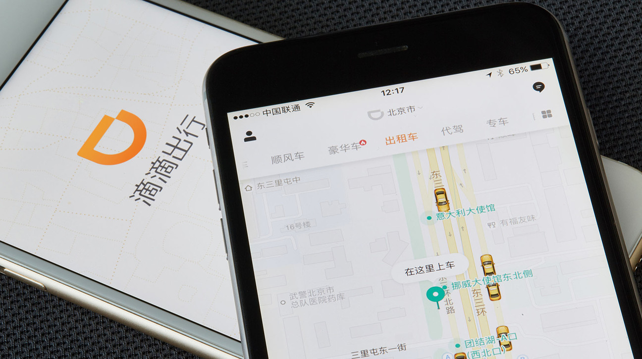 Booking invierte 500 millones de dólares en la app de taxis china Didi