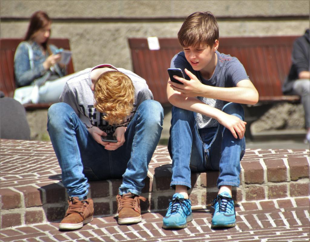 Más de la mitad de los padres reconocen no tener conocimientos sobre la seguridad de los smartphones y tablets que usan sus hijos