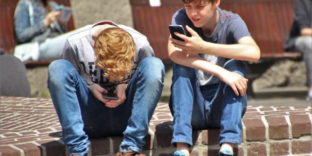TikTok triplicó en tiempo de uso a WhatsApp entre los menores españoles en 2022
