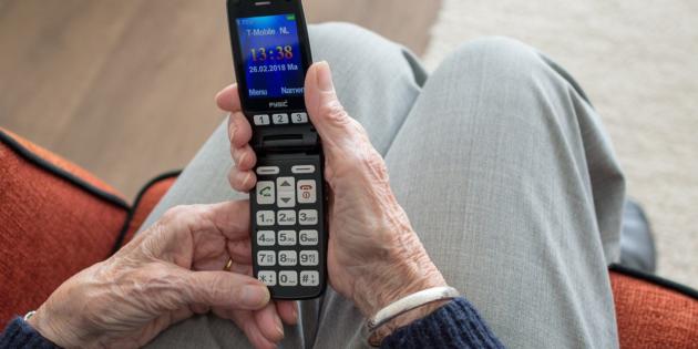 Esta iniciativa te permite acompañar a los mayores mediante videollamadas