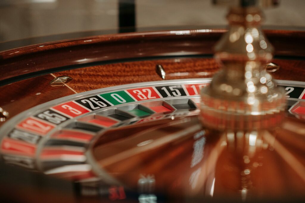 Guía para jugar a la ruleta con la estrategia de los colores: ¿rojo o negro?