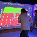 Experiencias que transforman : Cómo la gamificación y las paredes interactivas redefinen el vínculo entre marcas y públicos