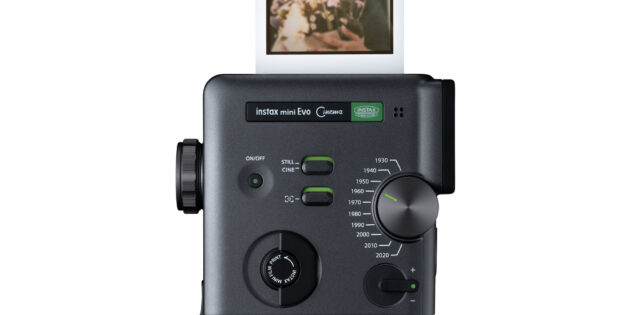 Fujifilm lanza la instax mini Evo Cinema, una cámara que imprime tus vídeos