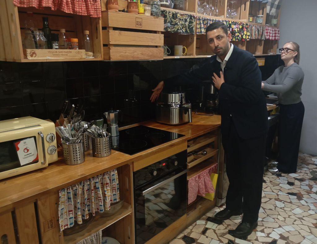 Cosori presenta una nueva air fryer conectada y con cuerpo de acero