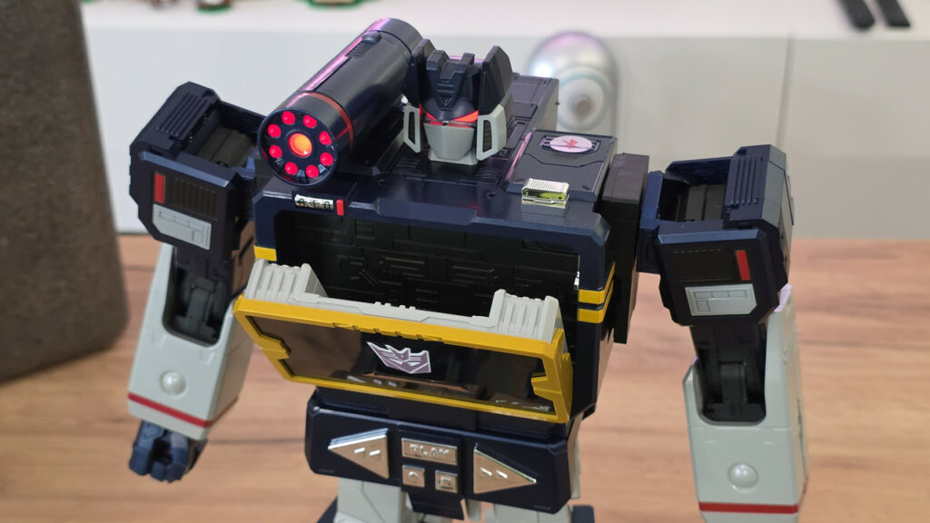 Robosen Soundwave G1 Flagship: ¡a jugar con los robots!