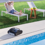 La automatización del hogar llega al exterior: robots inteligentes para el mantenimiento de piscinas