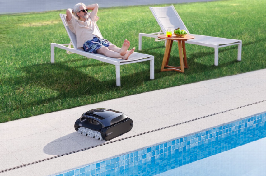 La automatización del hogar llega al exterior: robots inteligentes para el mantenimiento de piscinas