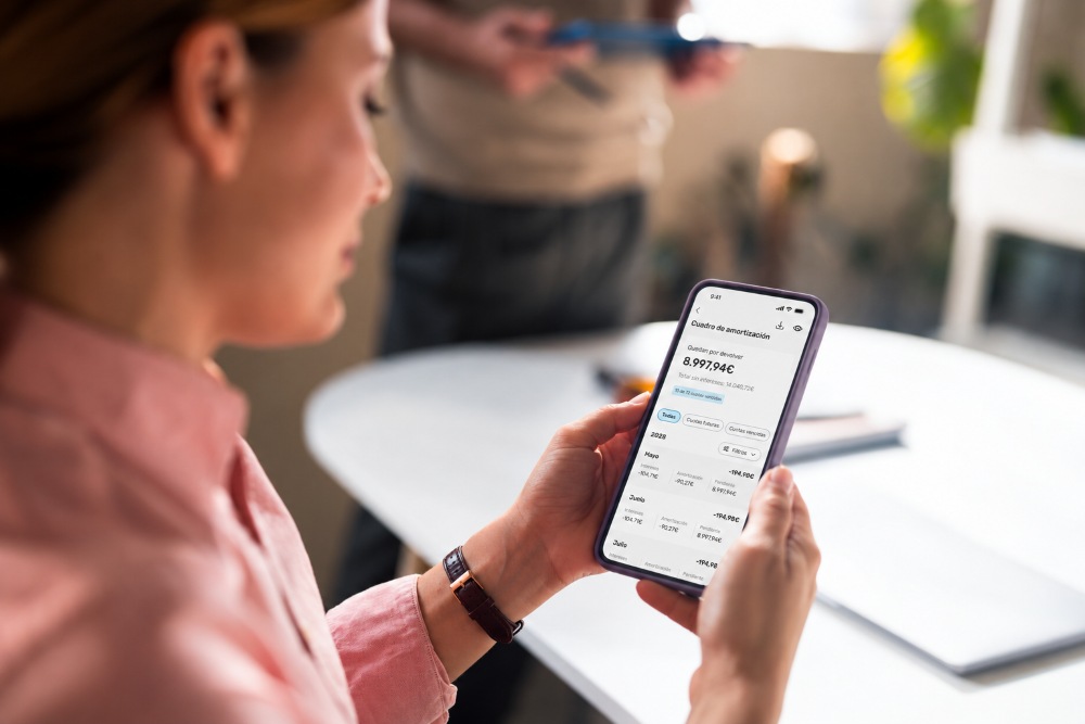 CaixaBank renueva su app corporativa e integra la contratación digital de productos para empresas
